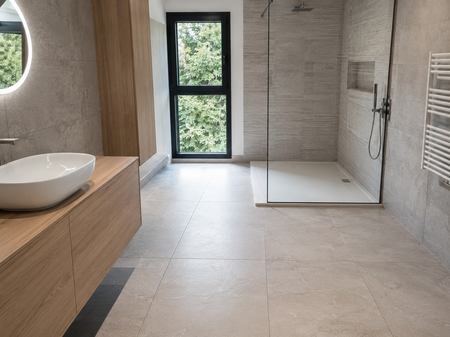 Salle de bains avec douche à l'italienne